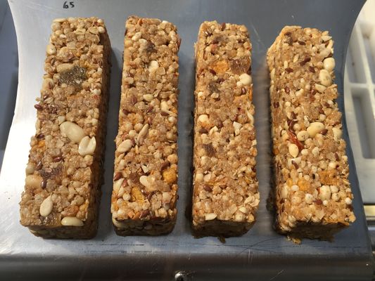 Mesin Cereal Bar Kebisingan Rendah Berkecepatan Tinggi / Mesin Pembuat Kacang Tanah